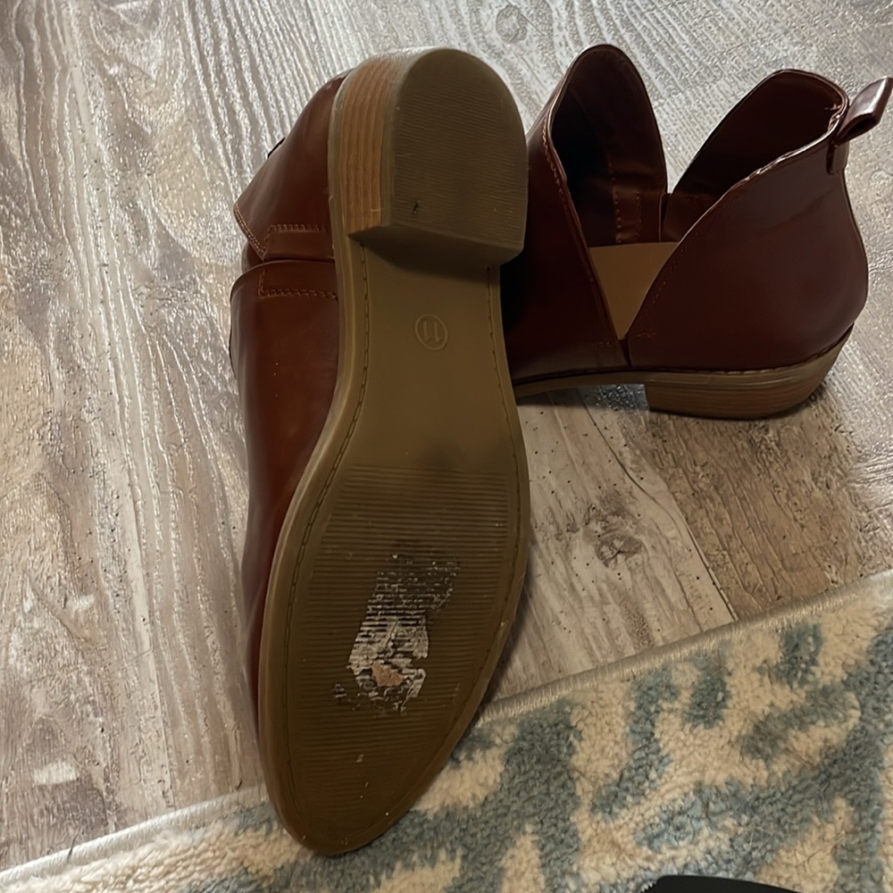 Universal Thread Size 11 Slip On Bootie - image 4